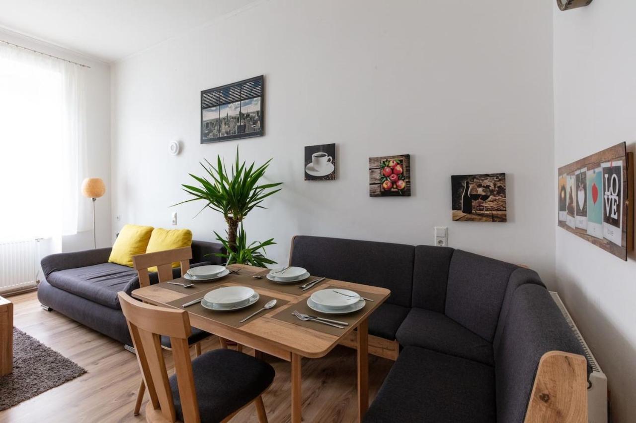 Sunny Renovated Apartment Close To Downtown Bécs Kültér fotó