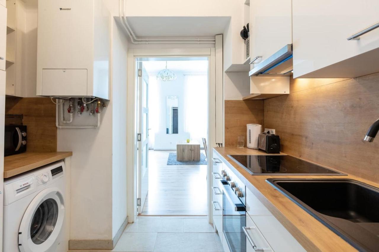 Sunny Renovated Apartment Close To Downtown Bécs Kültér fotó
