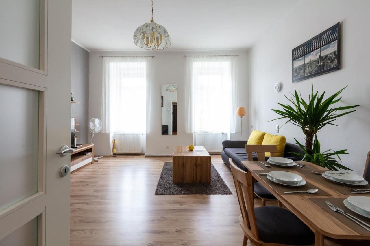 Sunny Renovated Apartment Close To Downtown Bécs Kültér fotó