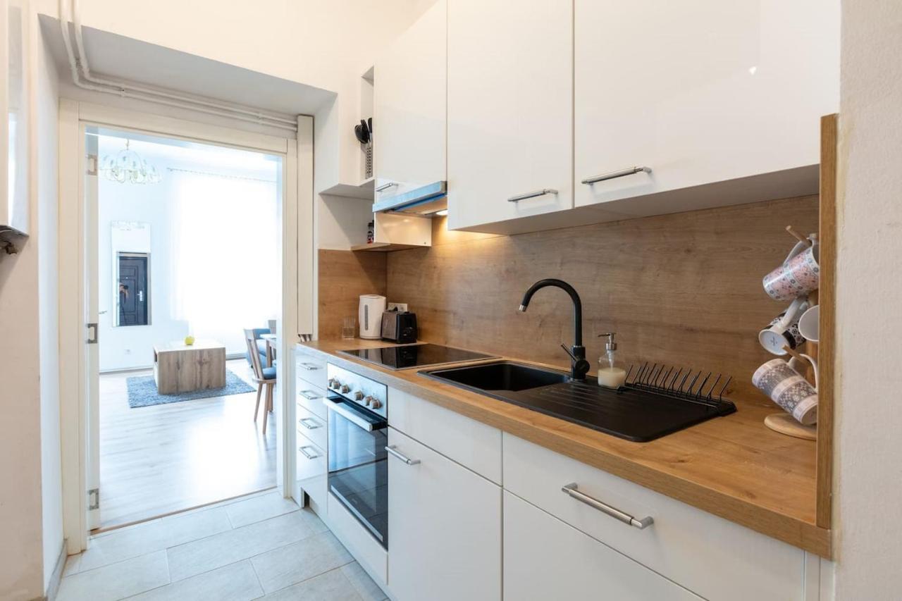 Sunny Renovated Apartment Close To Downtown Bécs Kültér fotó