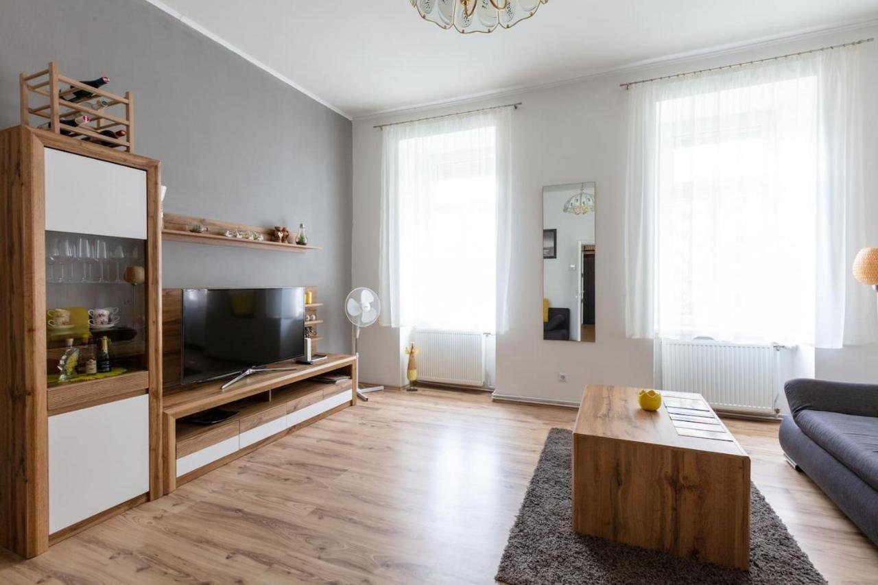 Sunny Renovated Apartment Close To Downtown Bécs Kültér fotó