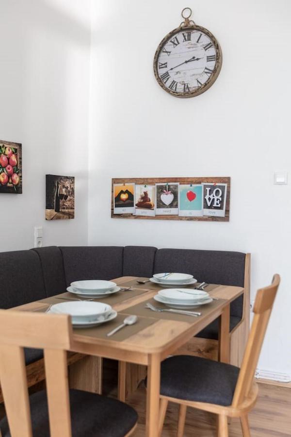 Sunny Renovated Apartment Close To Downtown Bécs Kültér fotó