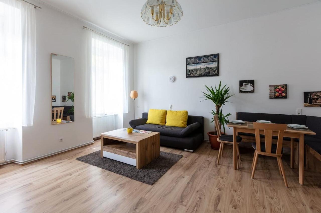 Sunny Renovated Apartment Close To Downtown Bécs Kültér fotó